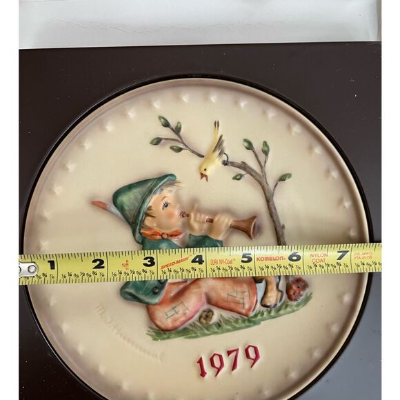 Schmid 1977 Christmas Plate Limited Edition - Sister Berta Hummel - Picture 2 of 9